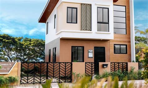 Carlos Yulo receives house and lot in Batangas .